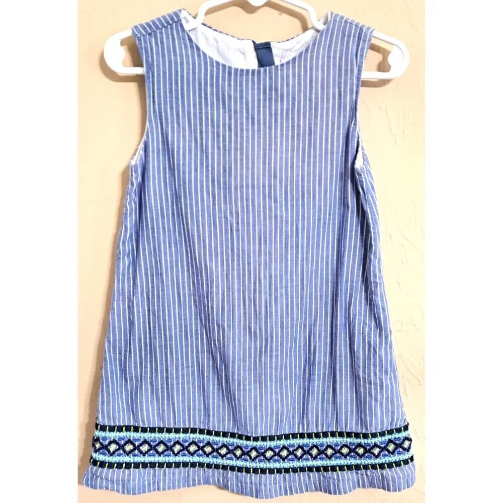 Vineyard Vines chest 22